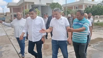 مساعد نائب رئيس هيئة المجتمعات العمرانية يتفقد محطات مياه الشرب والصرف الصحي بمدينة الصالحية الجديدة