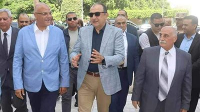 وزير العمل يلتقي محافظ القليوبية ونواب البرلمان في مستهل زيارته لشركة النصر للكيماويات الدوائية