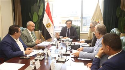وزير الثقافة يعقد اجتماعًا موسعًا مع رؤساء قطاعات الوزارة  لمتابعة تنفيذ مبادرة رئيس الجمهورية للتنمية البشرية 