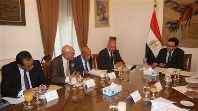 وزير الثقافة يجتمع بأعضاء هيئة مكتب المجلس الأعلى للثقافة لمناقشة توصيات لجنة الإعلام والثقافة بالبرلمان وتعديلات اللائحة