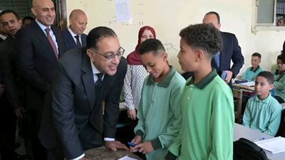 زيارة مفاجئة لرئيس الوزراء لمدرسة محمد متولي الشعراوي بإدارة السلام