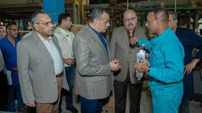 وزير الإنتاج الحربي يقوم بزيارة مفاجئة لشركتيّ 