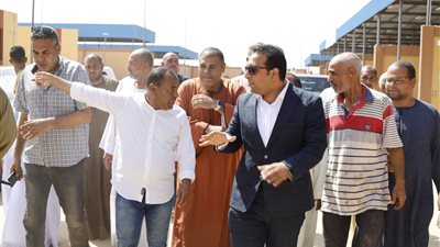 نائب محافظ قنا يشهد بدء تشغيل  شادر نجع حمادي الجديد