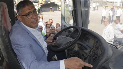 محافظة الجيزة ترفع كفاءة 54 معدة وسيارة نظافة متنوعة الحجم والمهام 