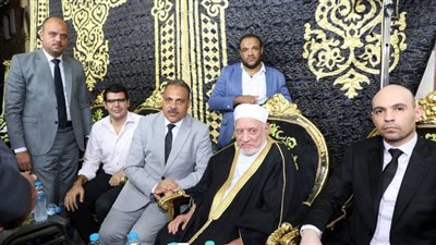 محافظ الشرقية يُؤدي واجب العزاء في وفاة شقيقة الدكتور أحمد عمر هاشم 