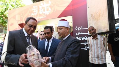 محافظ قنا يشهد استلام لحوم صكوك الأضاحى ضمن مبادرة 