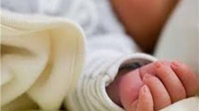 وفاة رضيعة نتيجة تناول قطعة حشيش.. ما القصة 