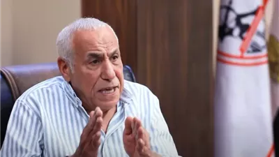 حسين لبيب يعود للقاهرة بعد رحلة علاجية بفرنسا