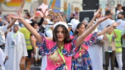 بالصور..بهجة الفلكلور تضيء شوارع الإسماعيلية في ديفيليه استعراضي 