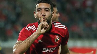 نجم الأهلي السابق يوجه انتقادات لاذعة للقندوسي بعد قرار عرضه للبيع
