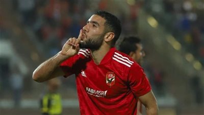 أيمن الرمادي: القندوسي لاعب محترم ولم أعهد عليه اللف والدوران
