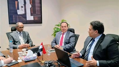 نائب وزير الإسكان يلتقي ممثلي إحدى الشركات لتقليل فواقد مياه الشرب بالمدن الجديدة 