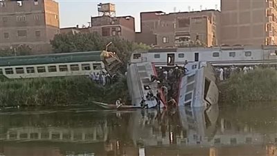 السكك الحديد: سقوط عربتين من قطار إثر اصطدام جرار في محافظة المنيا