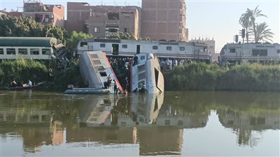 الصحة: الدفع بـ 23 سيارة إسعاف مجهزة إلى موقع حادث قطاري المنيا 