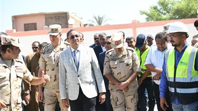 محافظ قنا يتفقد و يفتتح عدد من مشروعات حياة كريمة بمركزى الوقف وقوص