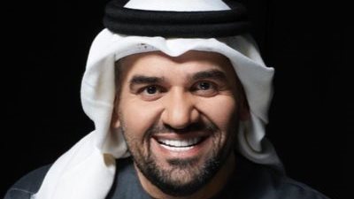 أول تعليق من حسين الجسمي حول الصور المتداولة له مع المدون الإسرائيلي