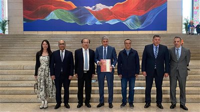 وزير السياحة والآثار يزور متحف الصين الوطني للفنون والحرف ببكين...ويلتقي بمدير المتحف