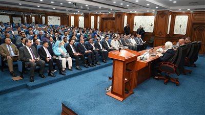 كامل الوزير يبحث مع مستثمري الفيوم تحديات المناطق الصناعية بالمحافظة وسبل حلها