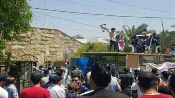 خلف الحدث