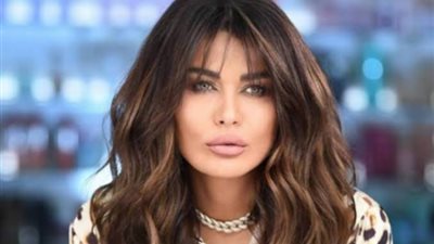 نادين الراسي تغادر منزلها بملابس النوم هرباً من القصف اللبناني