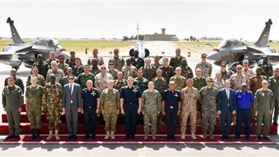 القوات المسلحة تنظم زيارة لعدد من الملحقين العسكريين من الدول الشقيقة والصديقة إلى إحدى القواعد الجوية