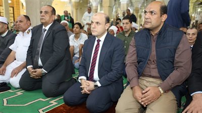 محافظ كفر الشيخ يؤدي صلاة العصر بمسجد الدسوقي ويتفقد تطوير الميدان الإبراهيمي