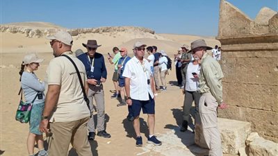 إقبال كبير من السائحين من مختلف الجنسيات على زيارة المناطق الأثرية على أرض عروس الصعيد ( صور )