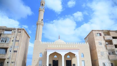 محافظ مطروح يؤدي صلاة الجمعة و يفتتح مسجد أبو ذر الغفاري بسيدي براني