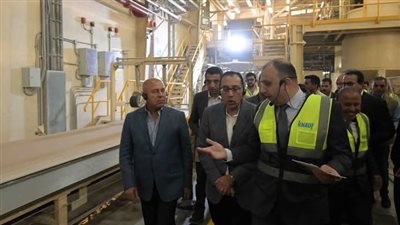 رئيس الوزراء يتفقد مصنع شركة 