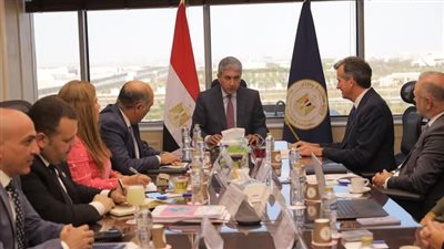 وزير السياحة يبحث مع مسئولي شركة أرويا كروز للرحلات البحرية سبل التعاون