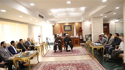 الجندي يناقش باحثي مجمع البحوث الخطة العلمية والبحثية للمرحلة المقبلة 