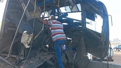 إصابة 39 شخصاً في حادث تصادم أتوبيس بالإسكندرية.. صور