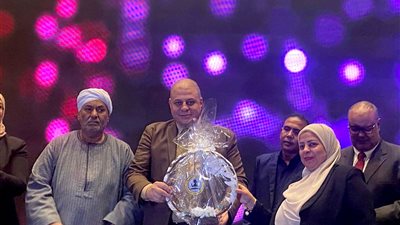 « الصابر » يشهد احتفالية تكريم الطالبات المتفوقات فى الشهادة الثانوية العامة بمدينة قنا