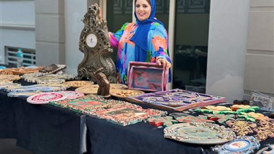 حسناء الجمل.. سيدة الديكوباج التي أسرت العالم بفنها