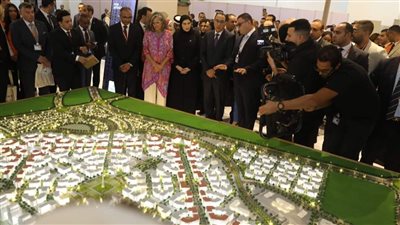 رئيس الوزراء يفتتح المعرض المقام على هامش المنتدى الحضري العالمي