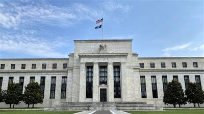 مجلس الاحتياطي الفيدرالي الأمريكي يقرر خفض سعر الفائدة