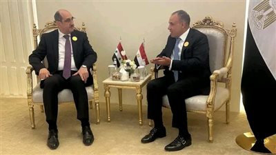 في إطار الاجتماع الوزارى التحضيري للقمة العربية الإسلامية.. وزير الخارجية والهجرة يلتقي بنظيره السوري