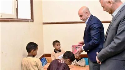 الوزير محمد عبد اللطيف ومحافظ أسوان يتفقدان عددا من مدارس النوبة لمتابعة انضباط العملية التعليمية
