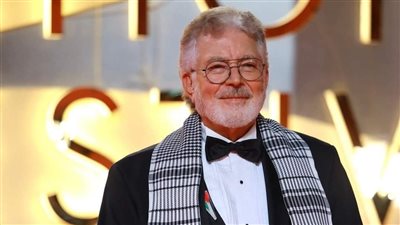شاهد .. نجوم على الريد كاربيت  بالكوفية وخريطة فلسطين 