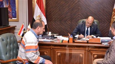 وزير العمل يوقف موظف بمدينة نصر عن العمل