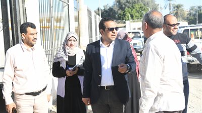 الافتتاح قريبا .. نائب محافظ قنا يتفقد الأعمال النهائية للسوق الحضاري بمجمع المواقف