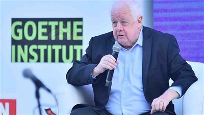 بالصور..تكريم المخرج العالمي جيم شيريدان ومنحه الهرم الذهبي