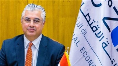 رئيس اقتصادية قناة السويس يوقّع عقد مشروع مجموعة أوروجلو جلوبال القابضة التركية