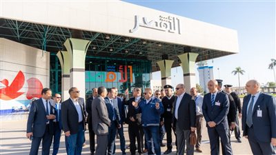 اللجنة العليا للتفتيش الأمنى والبيئى تتفقد مطار الأقصر ، وتتابع إجراءات تشغيل البالون الطائر بمنطقة انطلاقه بالبر الغربي  