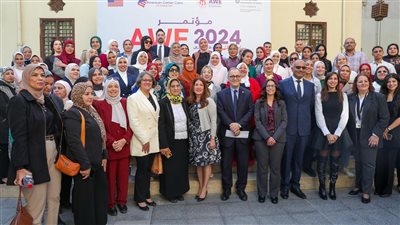 بالصور..انطلاق مؤتمر أكاديمية رائدات الأعمال  بحضور السفيرة  هيرو مصطفى ود.دلال رئيس الجامعة الأمريكية  بالقاهرة 