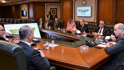 الحفني : إزالة كافة المعوقات أمام  شركات الطيران  لتنمية الحركة السياحة 