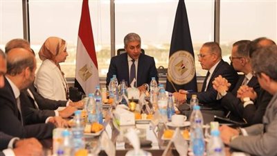 وزير السياحة والآثار يلتقي مع رئيس مجلس إدارة الاتحاد المصري للغرف السياحية 