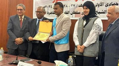 رئيس قسم التاريخ بآداب قنا يفوز بجائزة أحسن بحث في التاريخ الحضاري 