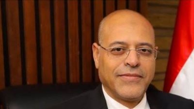 وزارة العمل توقف مفتشًا وموظفين بالإسكندرية بتهمة طلب رشوة