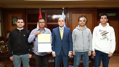  محافظ كفر الشيخ يكرم «شعبان عامر»... من موظف بسيط لبطل قصة كفاح تُلهم الأجيال